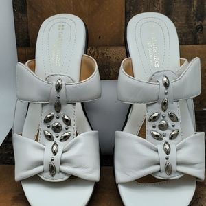 Naturalizer Breslin sandals in white leather 7M